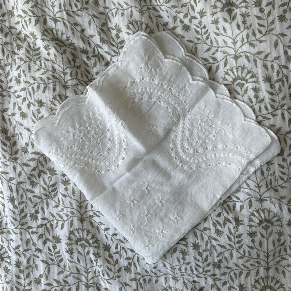 Madewell • 100% cotton White Scalloped Bandana